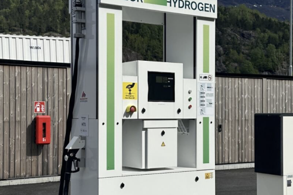 Regjeringen vil implementere AFIR, men usikkerhet rundt hydrogenstasjoner